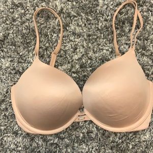 Victoria’s Secret very sexy push up bra 32DDD